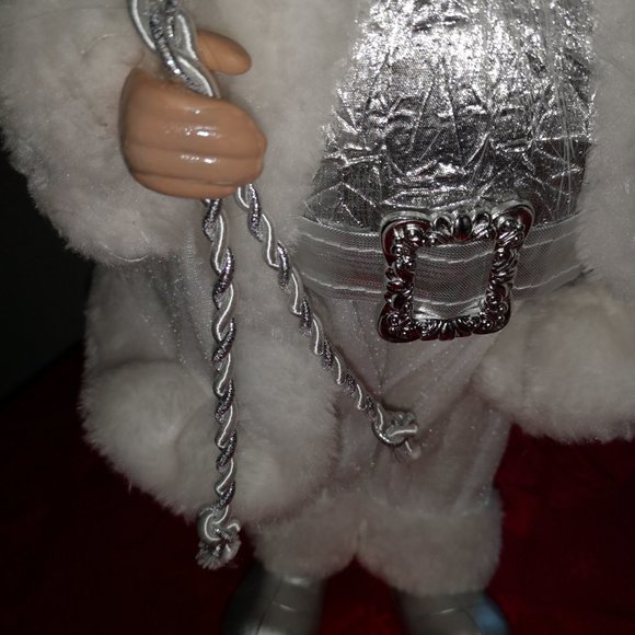 Vintage Lifelike All-White Porcelain Santa - Picture 4 of 15